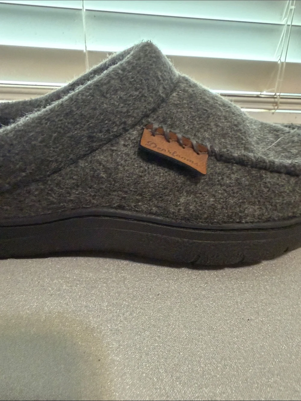 Dearfoams Sz 7-8 Gray Felt Slip-On Moccasin with Brown Leather Tag